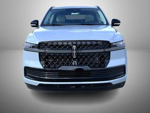 Gray Mist Metallic Tri-Coat 2026 Lincoln Navigator Reserve