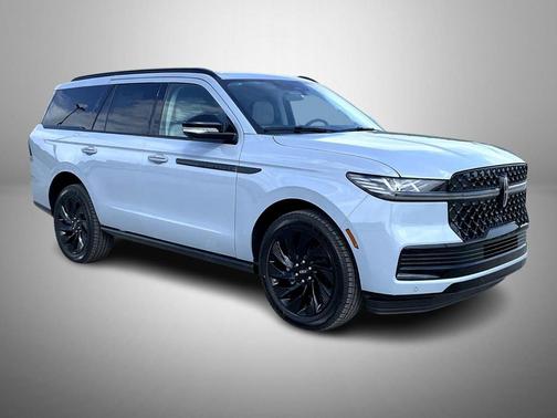 Gray Mist Metallic Tri-Coat 2026 Lincoln Navigator Reserve