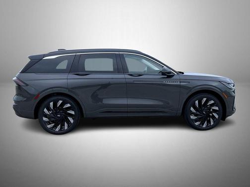 Chroma Caviar Dark Gray Metallic Clearcoat 2026 Lincoln Nautilus Black Label