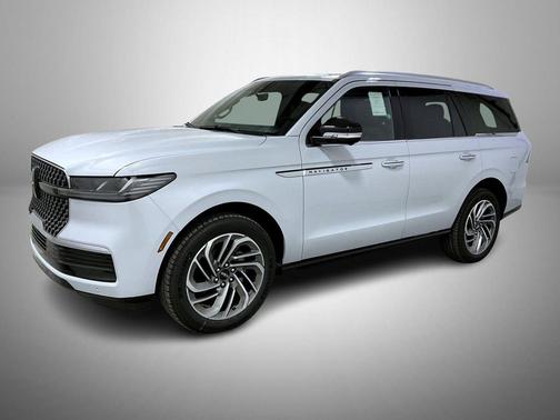 Crystal White Metallic Clearcoat 2026 Lincoln Navigator Reserve