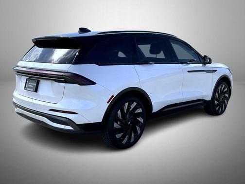 White Platinum Metallic Tri-Coat 2026 Lincoln Nautilus Reserve