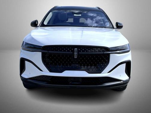 White Platinum Metallic Tri-Coat 2026 Lincoln Nautilus Reserve