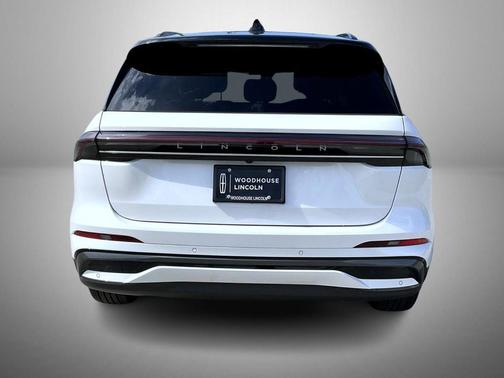 White Platinum Metallic Tri-Coat 2026 Lincoln Nautilus Reserve