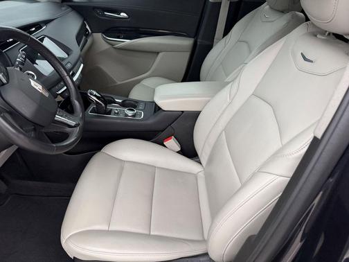 2022 Cadillac XT4 Premium Luxury