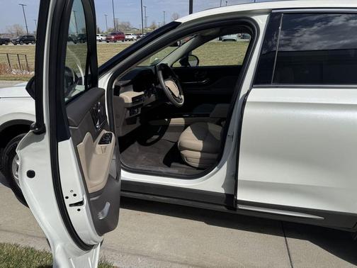 Pristine White Metallic Tri-Coat 2024 Lincoln Corsair Premiere