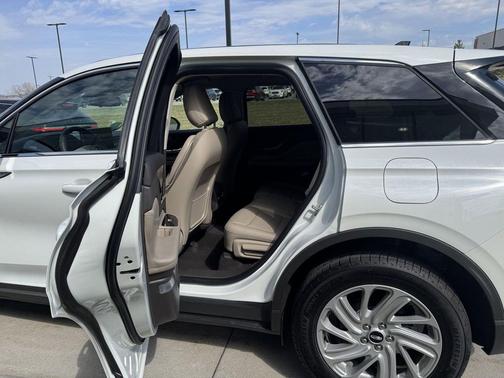 Pristine White Metallic Tri-Coat 2024 Lincoln Corsair Premiere