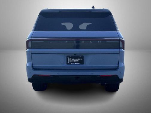 Gray Mist Metallic Tri-Coat 2027 Lincoln Navigator Reserve