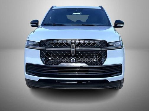 Gray Mist Metallic Tri-Coat 2027 Lincoln Navigator Reserve