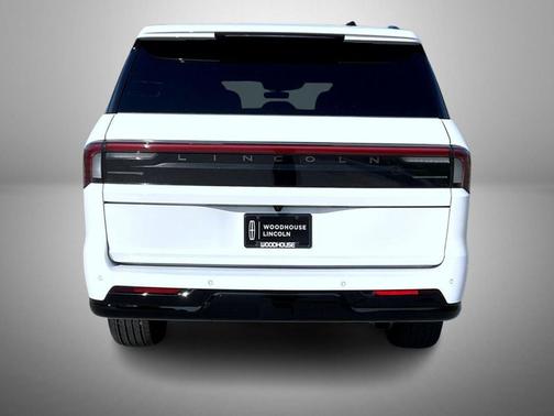 Pristine White Metallic Tri-Coat 2027 Lincoln Navigator Reserve