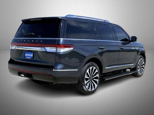 Flight Blue Metallic Clearcoat 2024 Lincoln Navigator Reserve