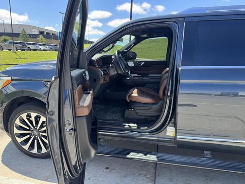 Flight Blue Metallic Clearcoat 2024 Lincoln Navigator Reserve