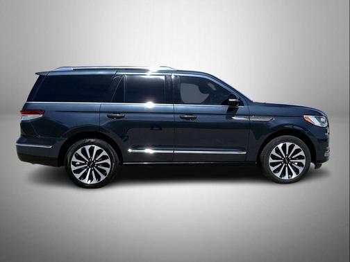 Flight Blue Metallic Clearcoat 2024 Lincoln Navigator Reserve