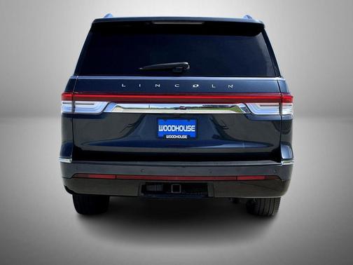 Flight Blue Metallic Clearcoat 2024 Lincoln Navigator Reserve