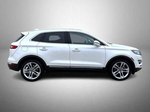 White Platinum Clearcoat Metallic 2017 Lincoln MKC Reserve