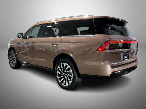 Sunrise Copper Metallic Pearlcoat 2026 Lincoln Navigator Black Label