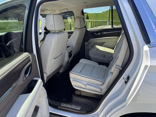 White Frost Tricoat 2022 GMC Yukon Denali