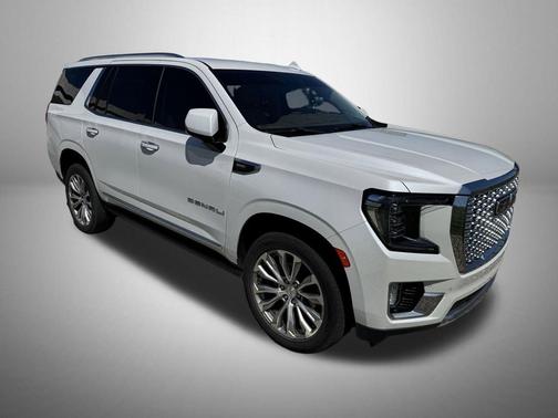 White Frost Tricoat 2022 GMC Yukon Denali