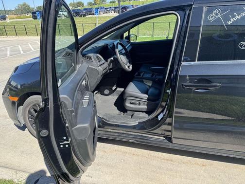 Crystal Black Pearl 2025 Honda Odyssey Sport-L