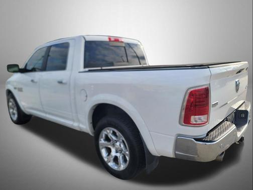 Bright White Clearcoat 2018 RAM 1500 Laramie