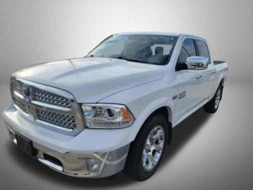 Bright White Clearcoat 2018 RAM 1500 Laramie