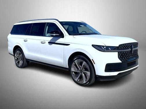 Star White Metallic Tri-Coat 2026 Lincoln Navigator Black Label