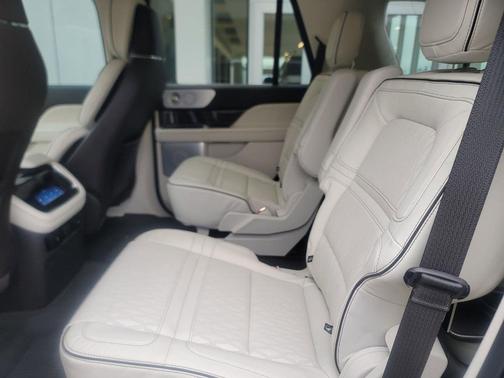 2024 Lincoln Navigator Black Label