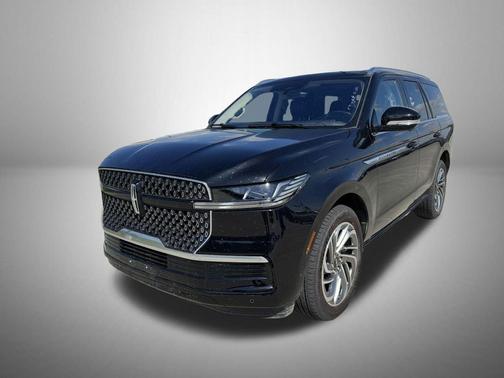 Infinite Black Metallic Clearcoat 2025 Lincoln Navigator Reserve