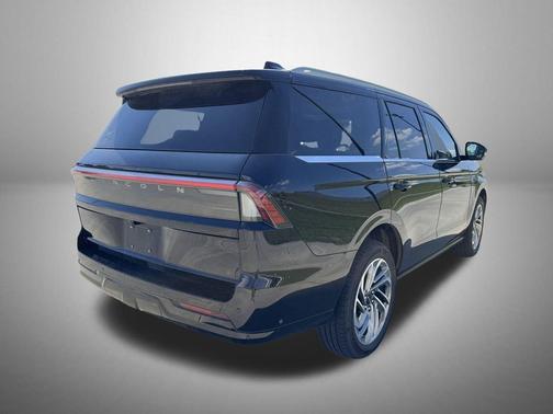 Infinite Black Metallic Clearcoat 2025 Lincoln Navigator Reserve