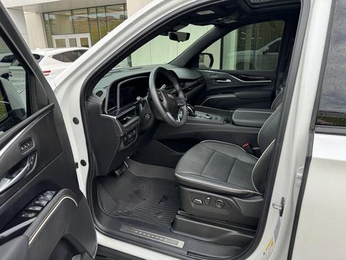 Crystal White Tricoat 2024 Cadillac Escalade Sport