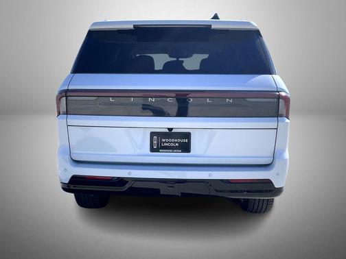 Star White Metallic Tri-Coat 2026 Lincoln Navigator Premiere