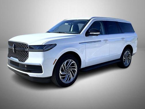 Star White Metallic Tri-Coat 2026 Lincoln Navigator Premiere