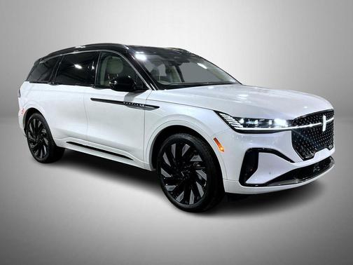 White Platinum Metallic Tri-Coat 2026 Lincoln Nautilus Black Label