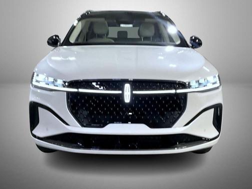 White Platinum Metallic Tri-Coat 2026 Lincoln Nautilus Black Label