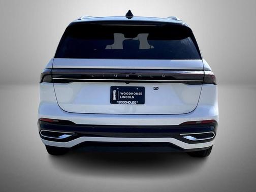 White Platinum Metallic Tri-Coat 2026 Lincoln Nautilus Reserve