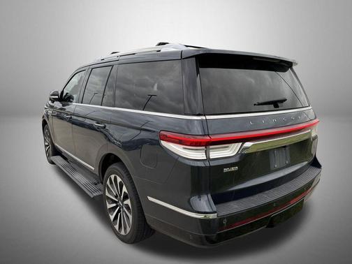 Flight Blue Metallic Clearcoat 2022 Lincoln Navigator Reserve