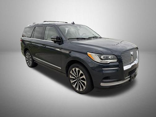 Flight Blue Metallic Clearcoat 2022 Lincoln Navigator Reserve