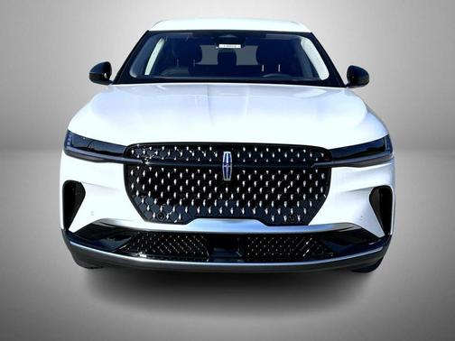 White Platinum Metallic Tri-Coat 2026 Lincoln Nautilus Premiere