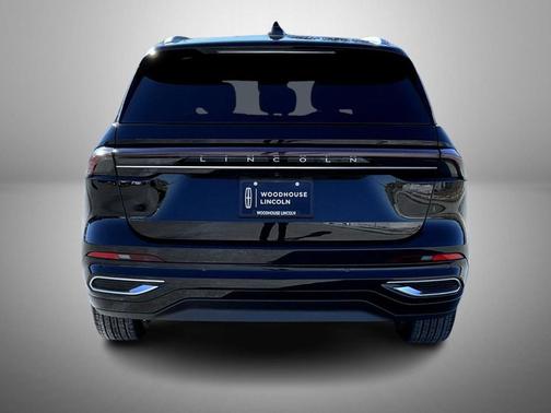 Infinite Black Metallic Clearcoat 2026 Lincoln Nautilus Reserve