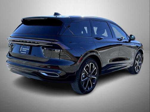 Infinite Black Metallic Clearcoat 2026 Lincoln Nautilus Reserve