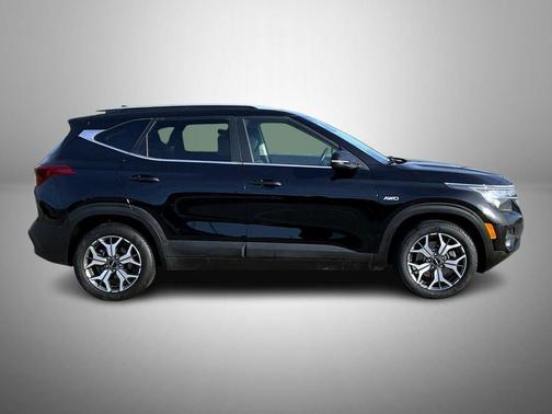 Cherry Black 2022 Kia Seltos EX