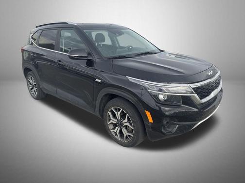 Cherry Black 2022 Kia Seltos EX