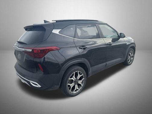 Cherry Black 2022 Kia Seltos EX
