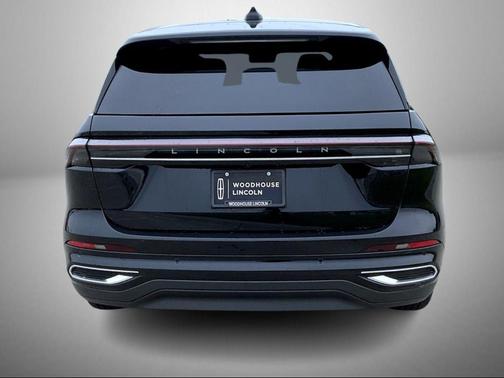 Infinite Black Metallic Clearcoat 2026 Lincoln Nautilus Premiere