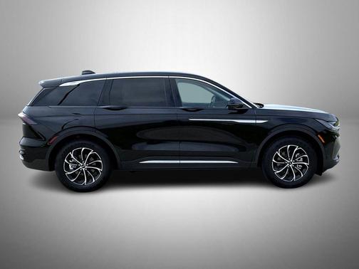 Infinite Black Metallic Clearcoat 2026 Lincoln Nautilus Premiere