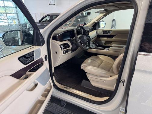 Ceramic Pearl 2021 Lincoln Navigator Reserve