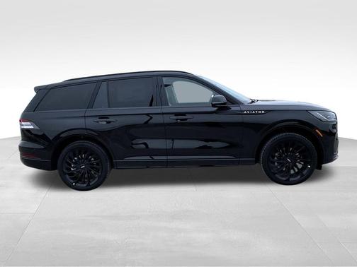 Infinite Black Metallic Clearcoat 2026 Lincoln Aviator Reserve AWD