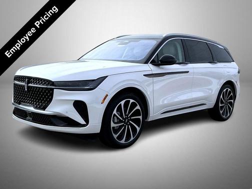 White Platinum Metallic Tri-Coat 2026 Lincoln Nautilus Black Label