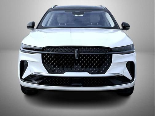 White Platinum Metallic Tri-Coat 2026 Lincoln Nautilus Black Label