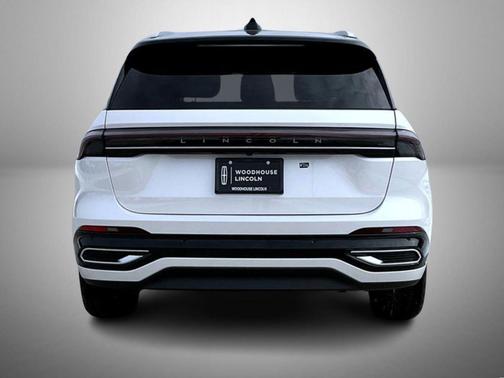 White Platinum Metallic Tri-Coat 2026 Lincoln Nautilus Black Label