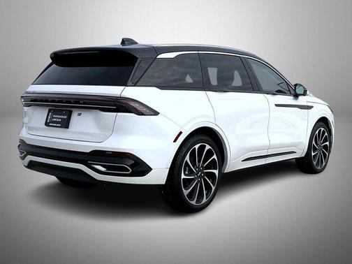 White Platinum Metallic Tri-Coat 2026 Lincoln Nautilus Black Label